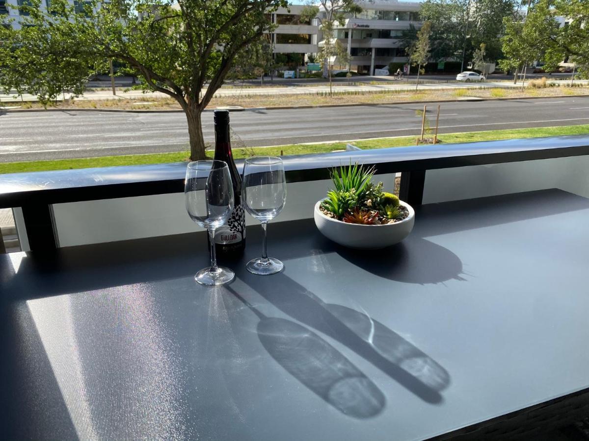 קנברה Midnight Luxe 1Br 1Bath Apartment 104 In The Heart Of Braddon Pool Sauna Secure Parking Wine Wifi מראה חיצוני תמונה