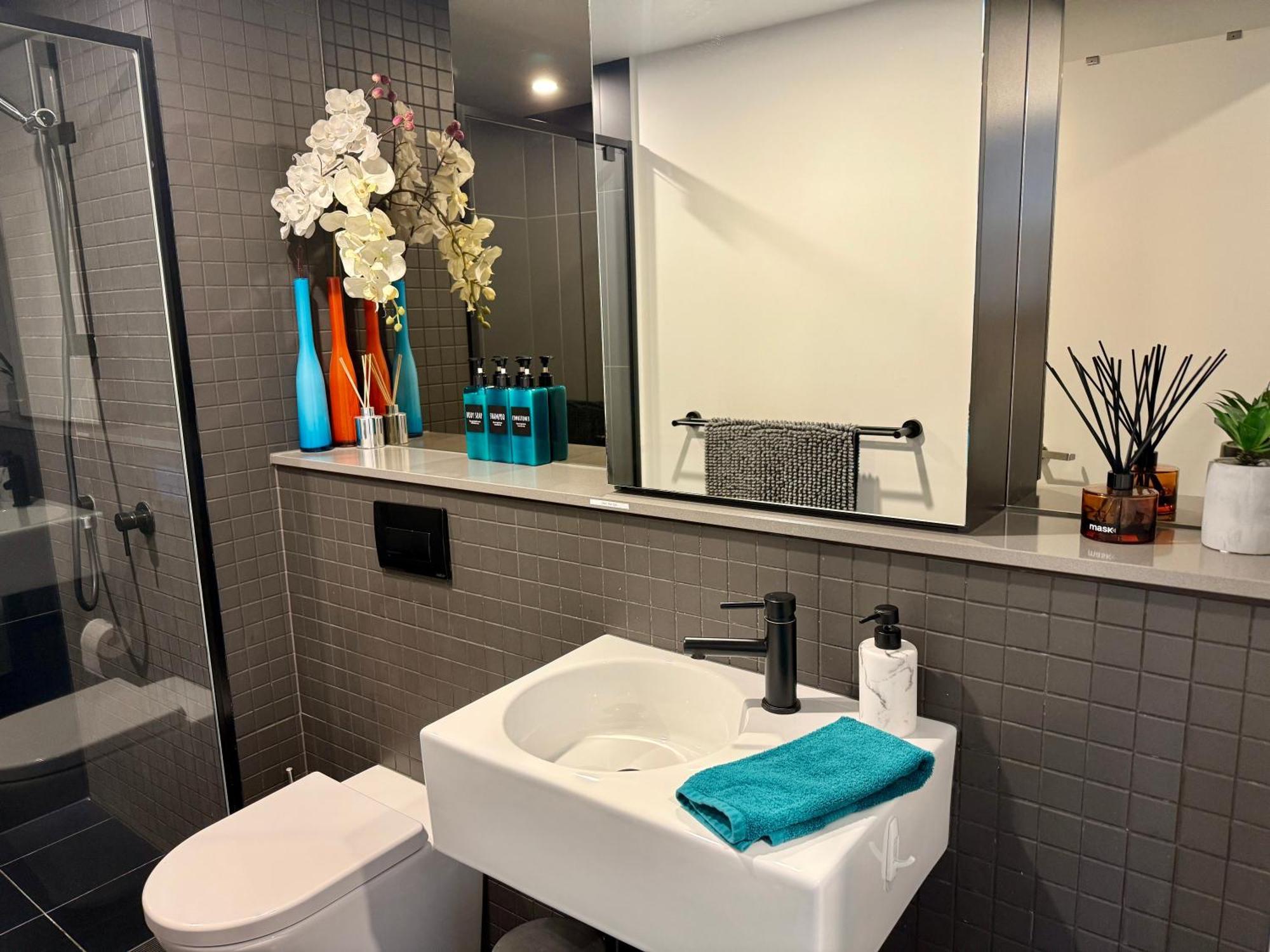 קנברה Midnight Luxe 1Br 1Bath Apartment 104 In The Heart Of Braddon Pool Sauna Secure Parking Wine Wifi מראה חיצוני תמונה