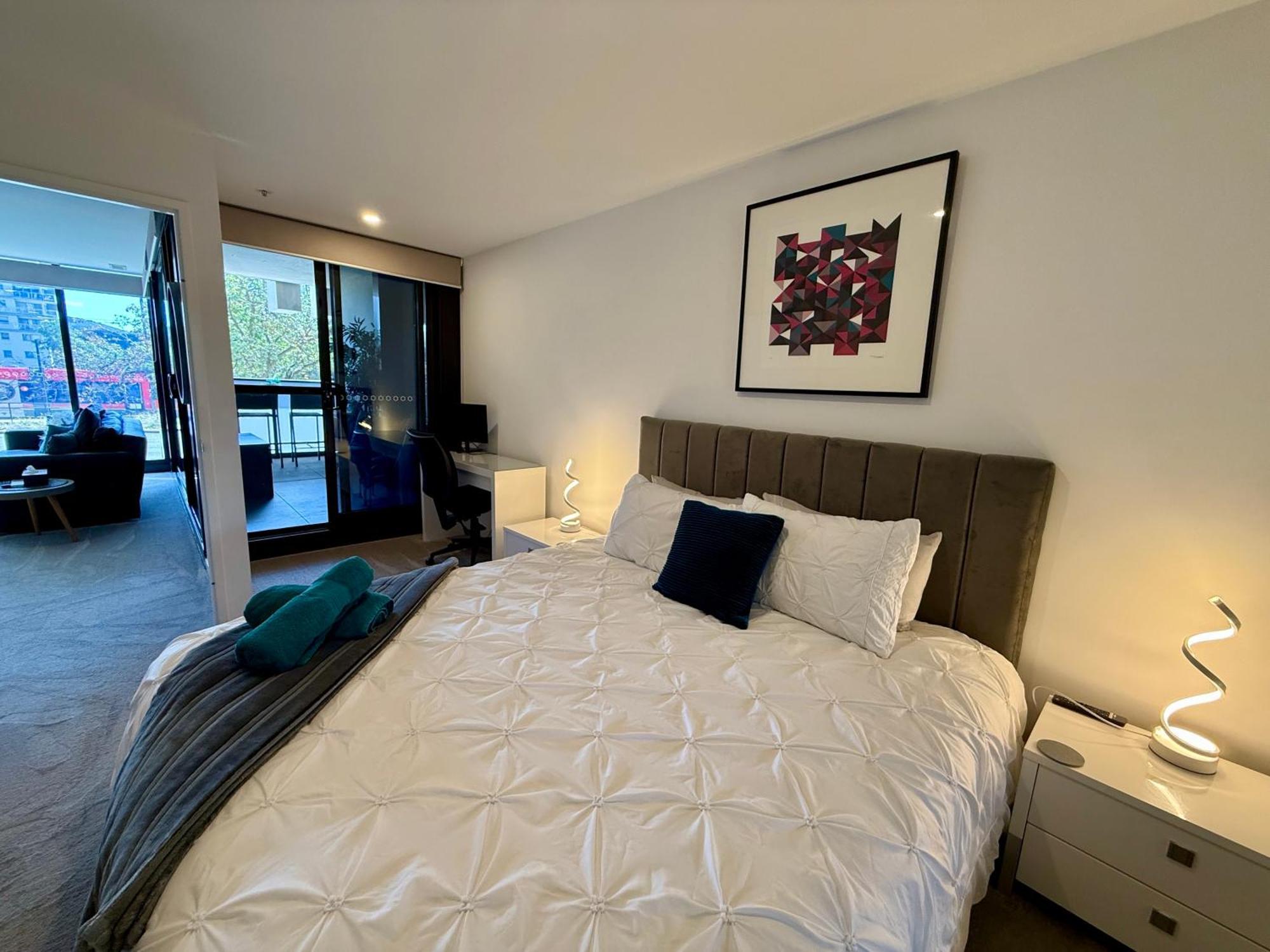 קנברה Midnight Luxe 1Br 1Bath Apartment 104 In The Heart Of Braddon Pool Sauna Secure Parking Wine Wifi מראה חיצוני תמונה