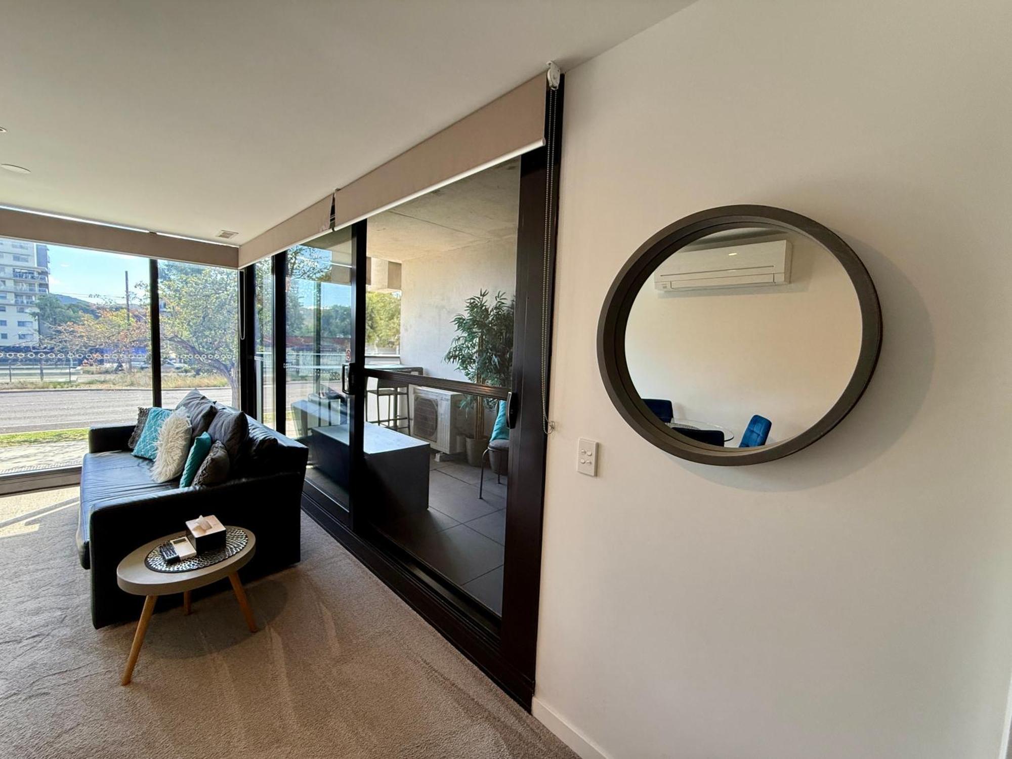 קנברה Midnight Luxe 1Br 1Bath Apartment 104 In The Heart Of Braddon Pool Sauna Secure Parking Wine Wifi מראה חיצוני תמונה